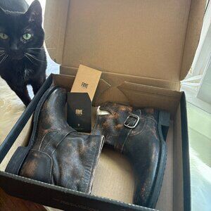 Brand New-FRYE VERONICA FLEX BOOTIE-(cat not included)